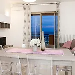 Апартаменты Zenith Con Splendida Vista Mare!